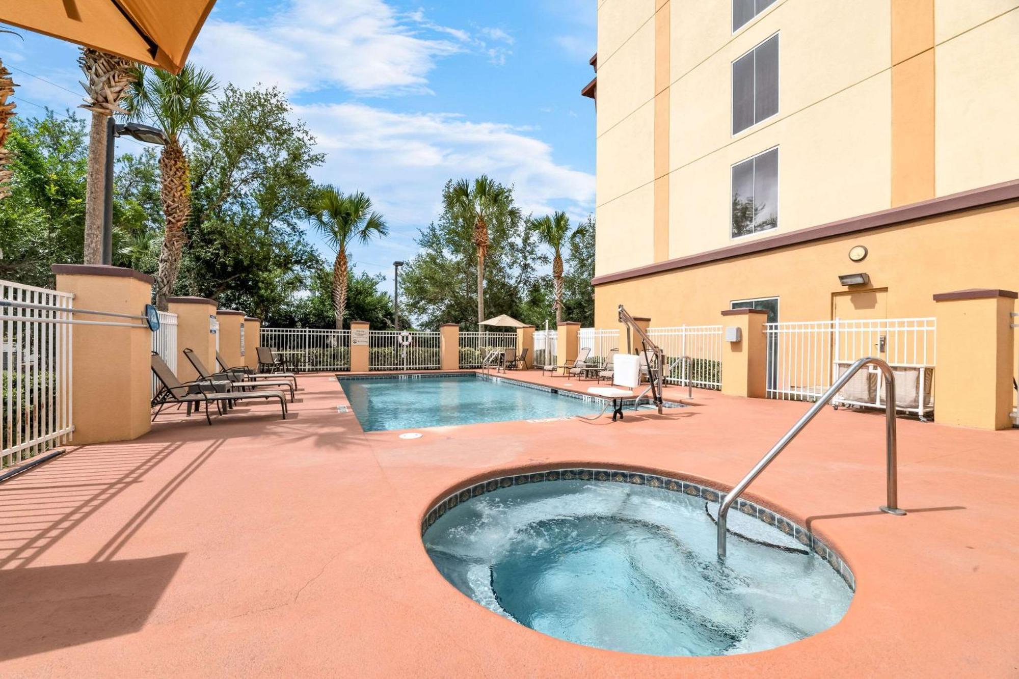 Comfort Suites Orlando Airport Exteriör bild
